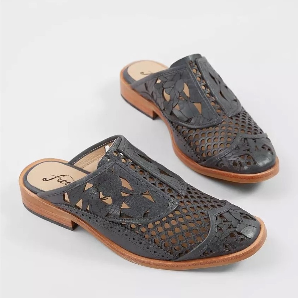 Free People- Paramount Loafers- Black- EU 40 / US 10